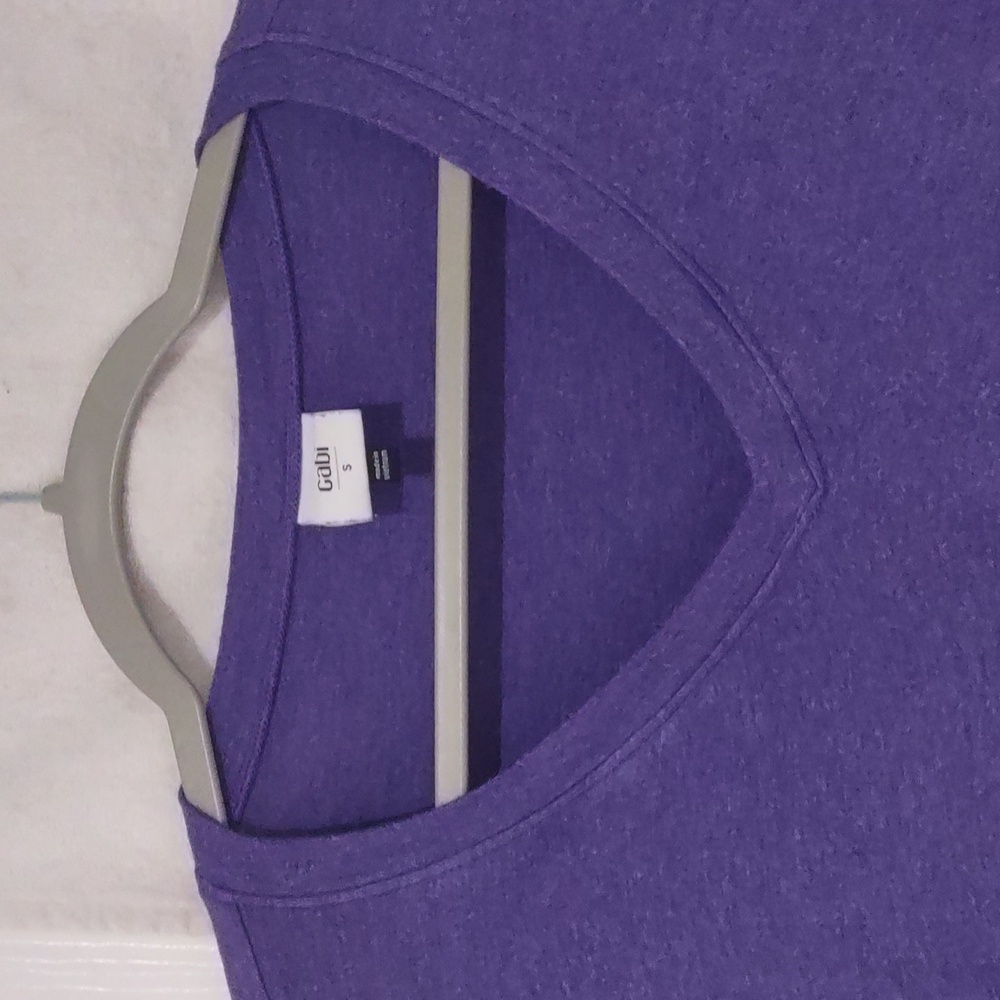 cabi 5921 Serenity Tee French Violet  Size Small EUC Vneck Long Sleeve - Picture 2 of 5